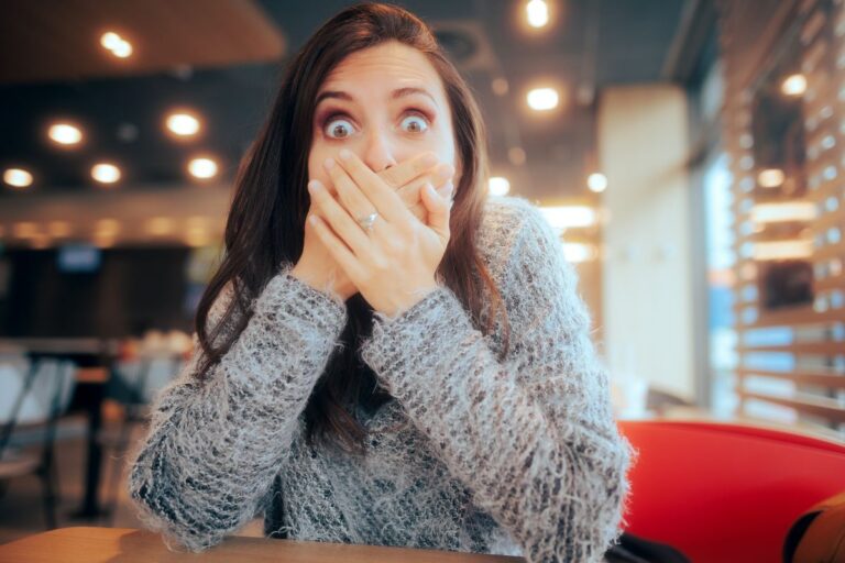 Avis en ligne, dessert gratuit et notes parfaites : pourquoi il faut se méfier des arnaques qui trompent nos choix au restaurant