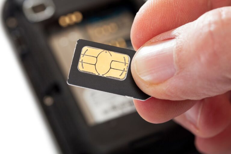 Une nouvelle arnaque vise votre carte SIM via un simple message, les autorités lancent une alerte nationale